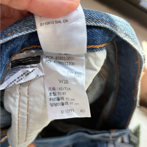 Levi’s Women’s 501® Original Fit High‑Rise Denim Shorts W28 Button Fly Frayed - Picture 4 of 4